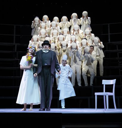 Hazel Neighbour (Etherea), Florian Stern (Matěj Brouček), Erwin Belakowitsch (Zauberlicht) & Chor