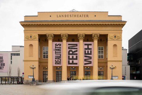 Tiroler Landestheater, Realitätsfernweh, Spielzeit 24/25 | © Andrea Widauer