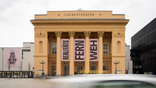 Tiroler Landestheater, Realitätsfernweh, Spielzeit 24/25 | © Andrea Widauer