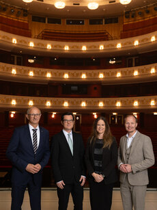 Landeshauptmann Anton Mattle, Dr. Markus Lutz (Kaufmännischer Direktor), Irene Girkinger (Intendantin), Bürgermeister Johannes Anzengruber | © Emanuel Kaser