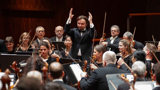 Ainars Rubikis beim 4. Symphoniekonzert 2024 mit dem Tiroler Symphonieorchester Innsbruck