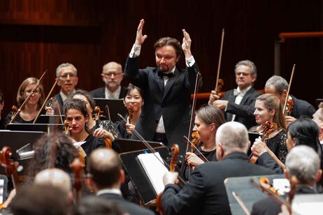 Ainars Rubikis beim 4. Symphoniekonzert 2024 mit dem Tiroler Symphonieorchester Innsbruck